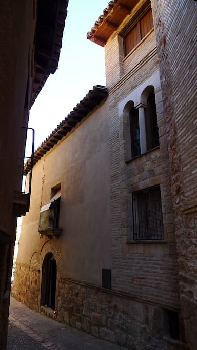 Entrada a la casa situada en Calle Baja, 4
