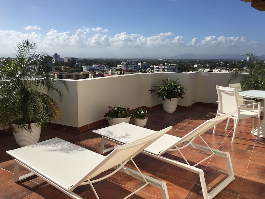 ENJOY THE LOUNGE CHAIRS IN THE SUNSET WITH A WONDERFUL VIEW ON THE CITY