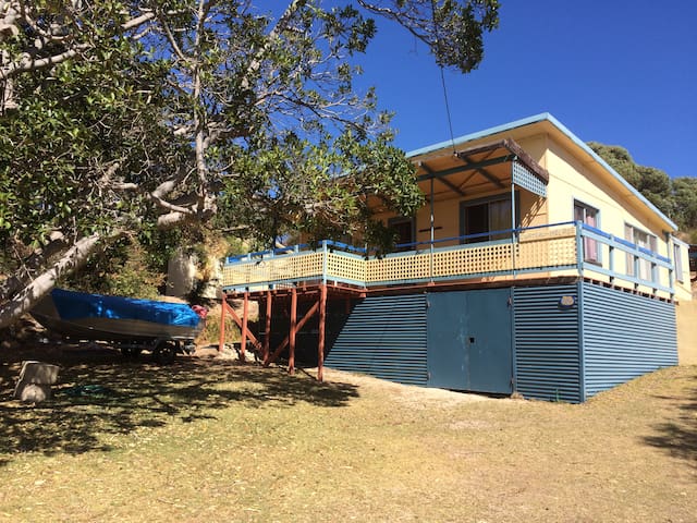 Melros beach holiday shack