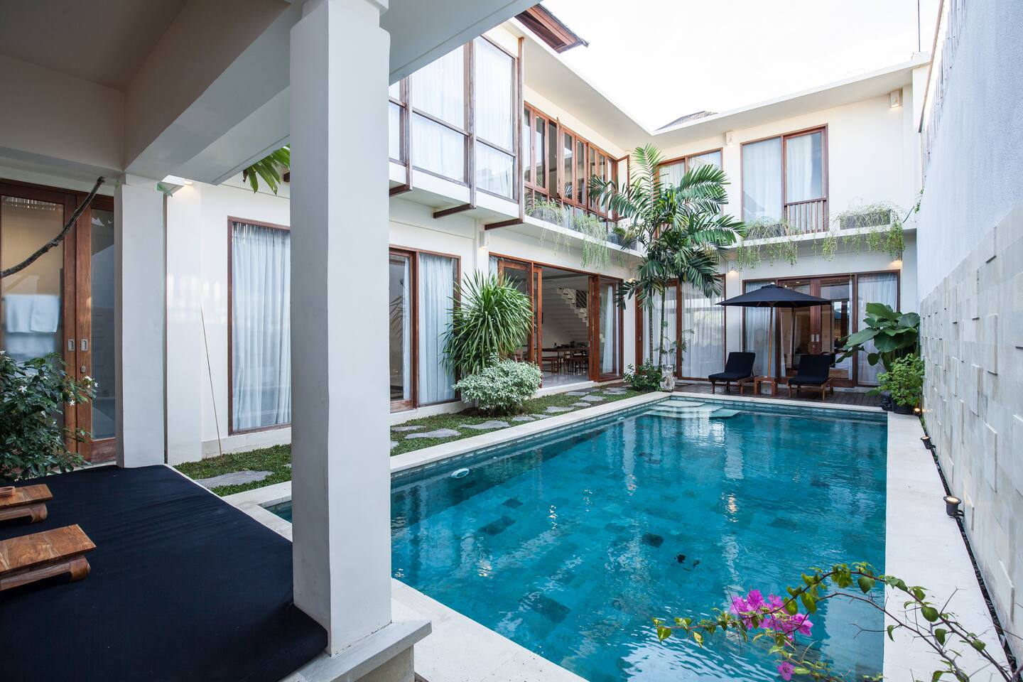 Bali Chic 4 Bedrooms Villa In Seminyak Villas For Rent In Kuta