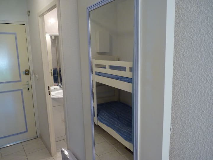 Ambienti i dhomës së gjumit