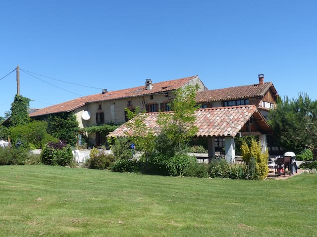 Traditional French  Farmhouse "La Ferme Plate"