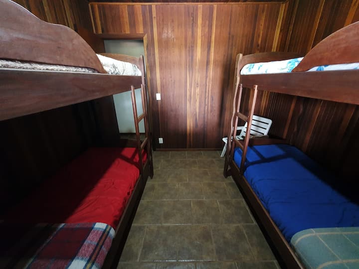 Habitación 1 con dos literas.