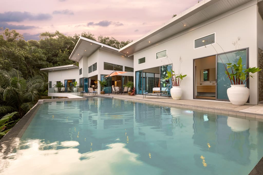 Pool & Villa