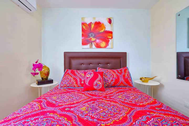 להירגע בחדר השינה השני עם מזגן ללא צינור של 12,000 BTU

להירגע בחדר השלישי עם מיזוג אוויר 12,000BTU