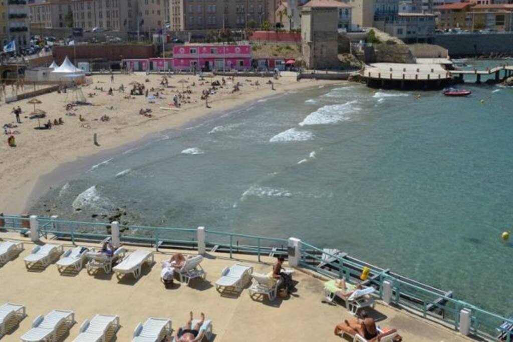 Plage des catalans, en bas de la rue