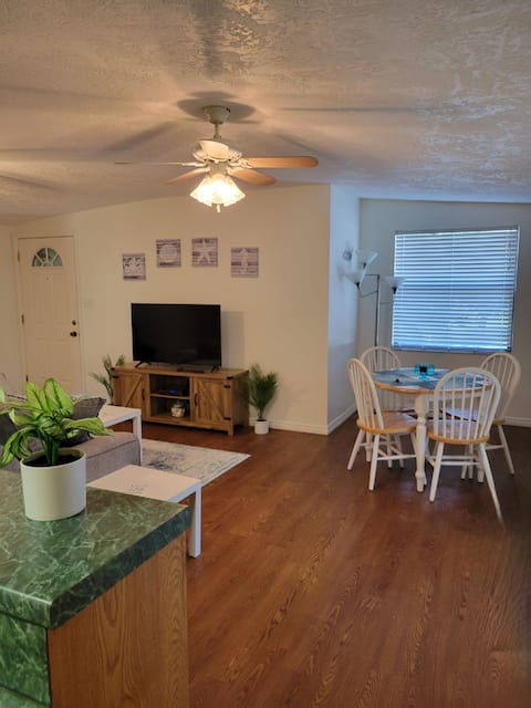 Peaceful 2 Bed 2 bath upstairs unit.