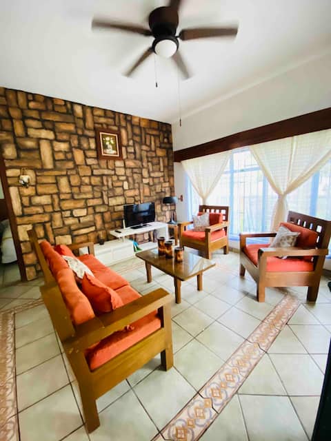 Entire home, very close to the beach