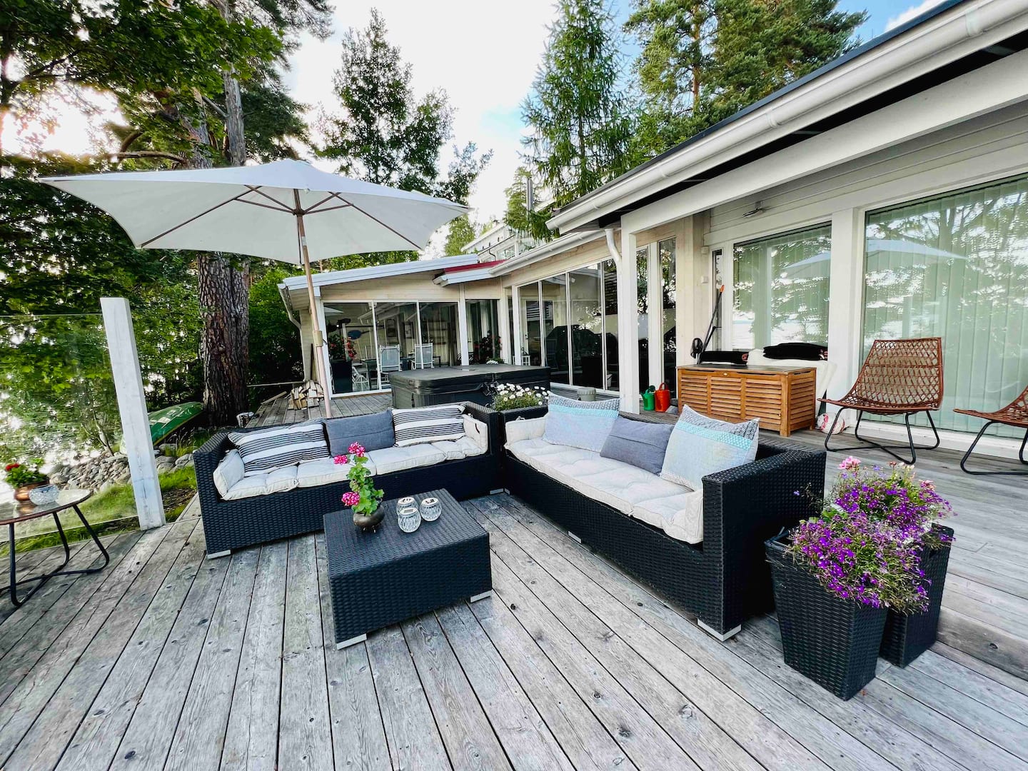 Lakeside Villa: Sauna, Jacuzzi & Nature Escape 4