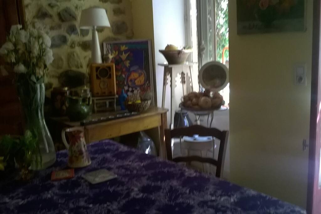 cuisine attenante à la cour