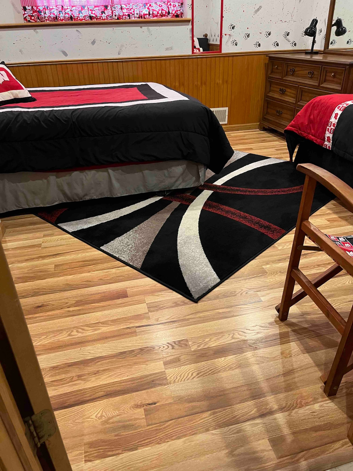 ห้องวิสคอนซินเตียงควีนไซส์หนึ่งเตียงและเตียงเดี่ยวหนึ่งเตียง (ชั้นใหม่ 23 พฤศจิกายน)