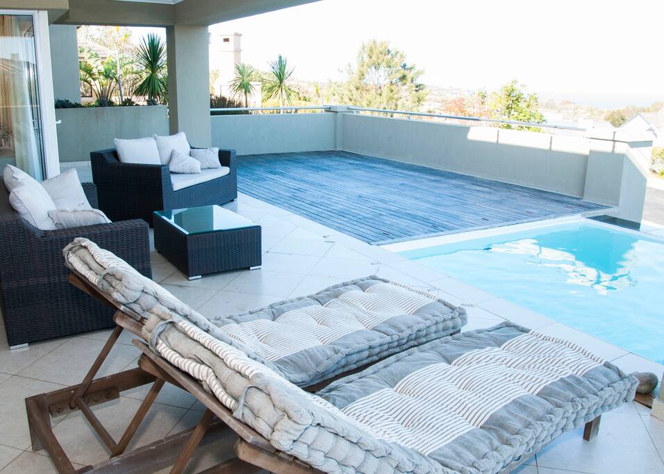 Pool & Loungers