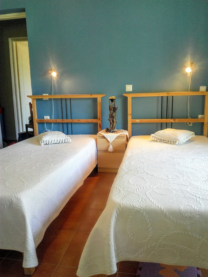 İkinci Yataq Otağı - 3 ədəd Tək Çarpayı, İkinci Yataq Otağı - 3 ədəd Tək Çarpayı