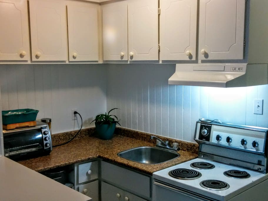 Small but we'll equipped kitchen
