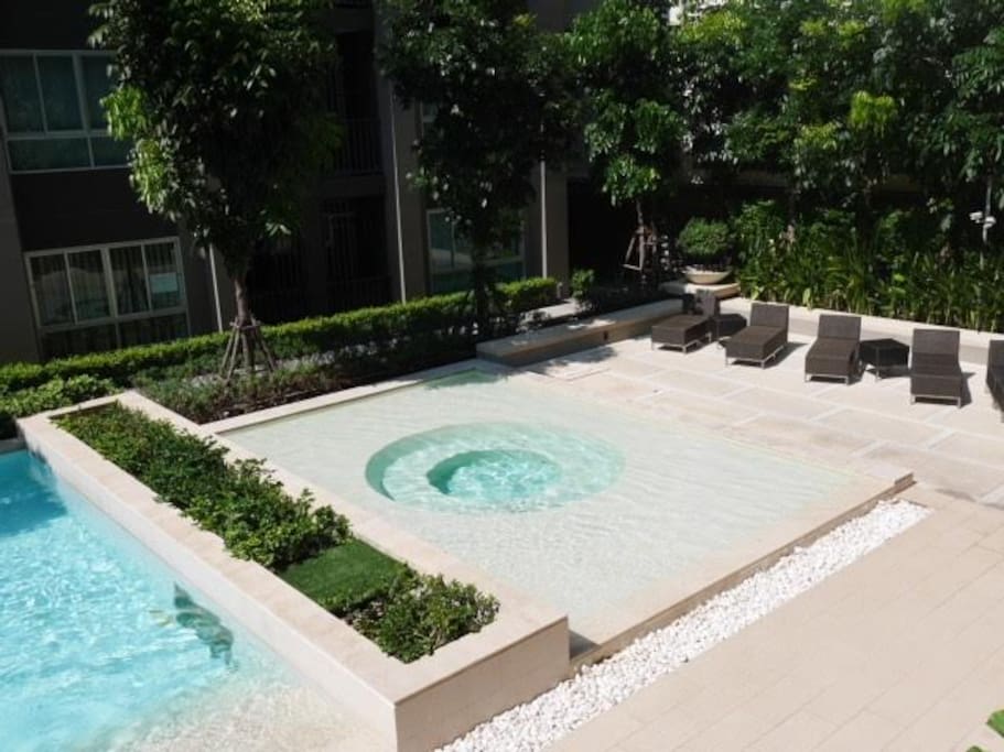 Jaguzzi pool