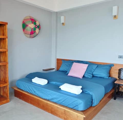 Lantawa villa: Amazing villa on the sea with pool