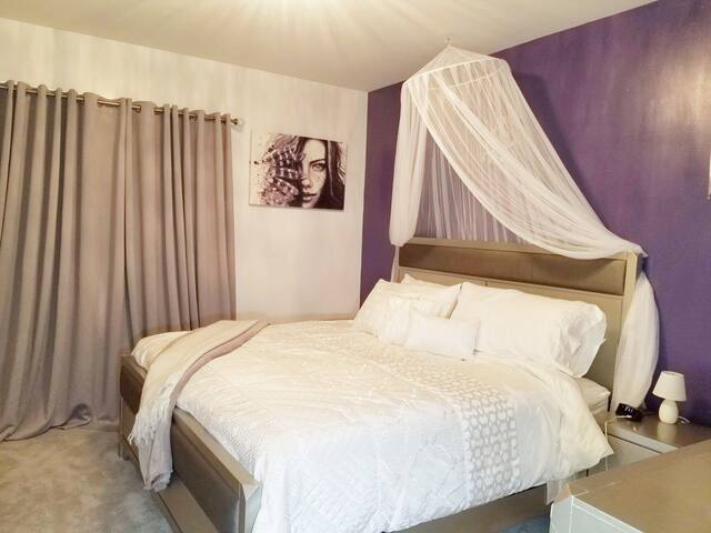 Luxurious Room near Stadiums, Detroit & Royal Oak