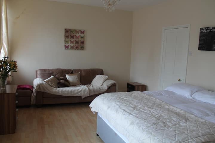 Super King Size Bedroom. Ilkley town