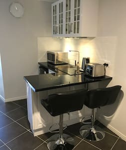 4 guests same price Entire Modern Studio Apartment