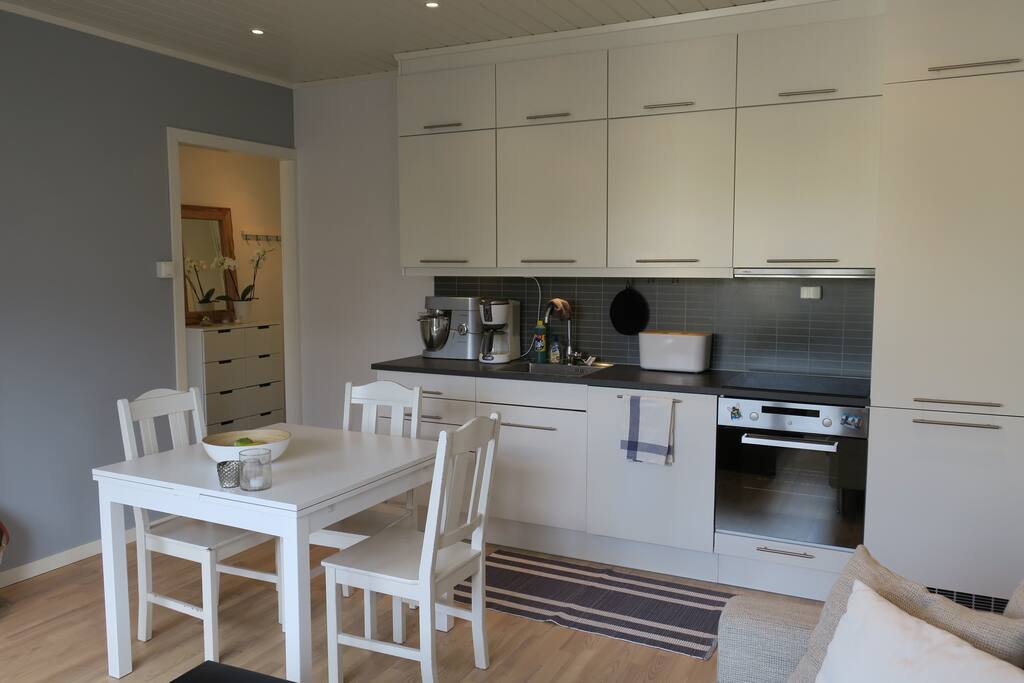 Table for 4 (or 6 if you need it), and a fully equipped kitchen.