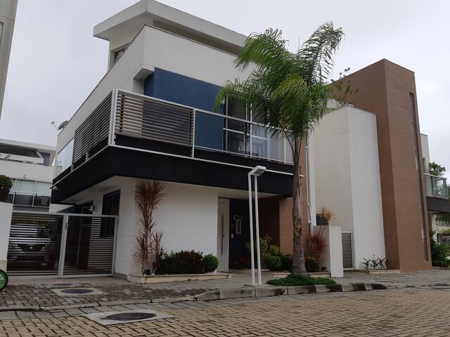 Casa familiar em condomínio com segurança ! gallery image 2