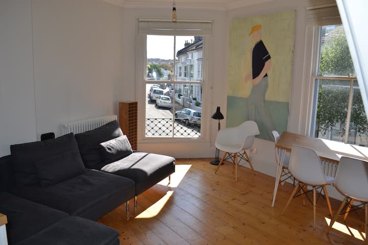 Contemporary Brighton Apartment Near The Laines - Brighton and Hove