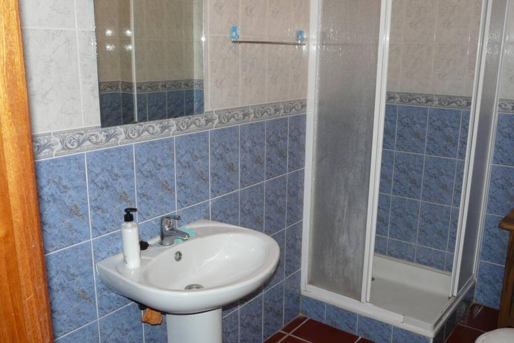 bathroom for room one and two