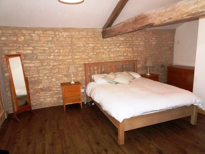 El dormitorio principal es muy espacioso.
