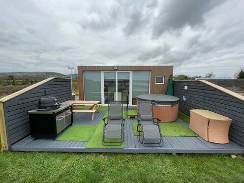 Killaloe Pods & Hot Tub