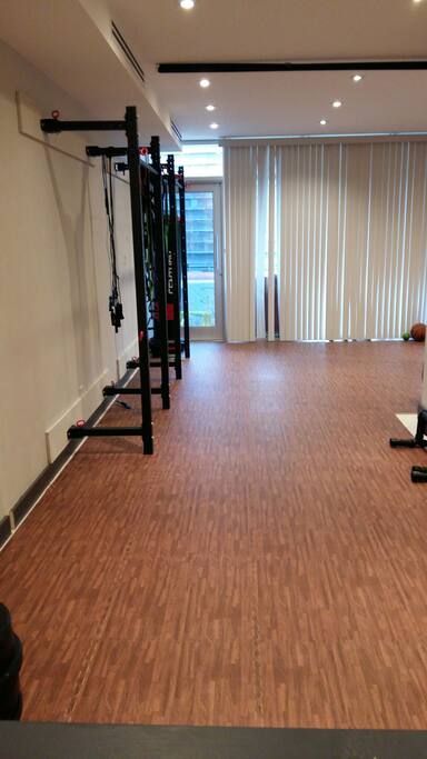 Open living space, chin up bars can be placed against the wall if not needed. Sofa bed and single mattress can be setup here.
