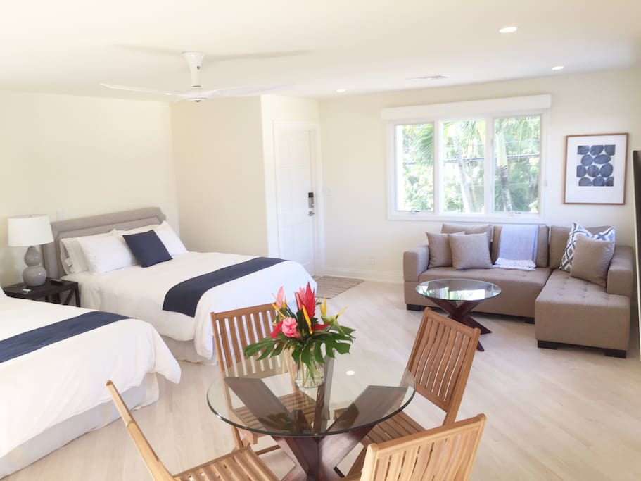 Beautiful second floor private entrance Studio: Lanikai Sunrise Villa