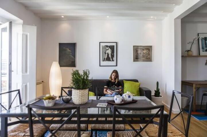 Boho-chic Alfama apartment with a river view gallery image 2