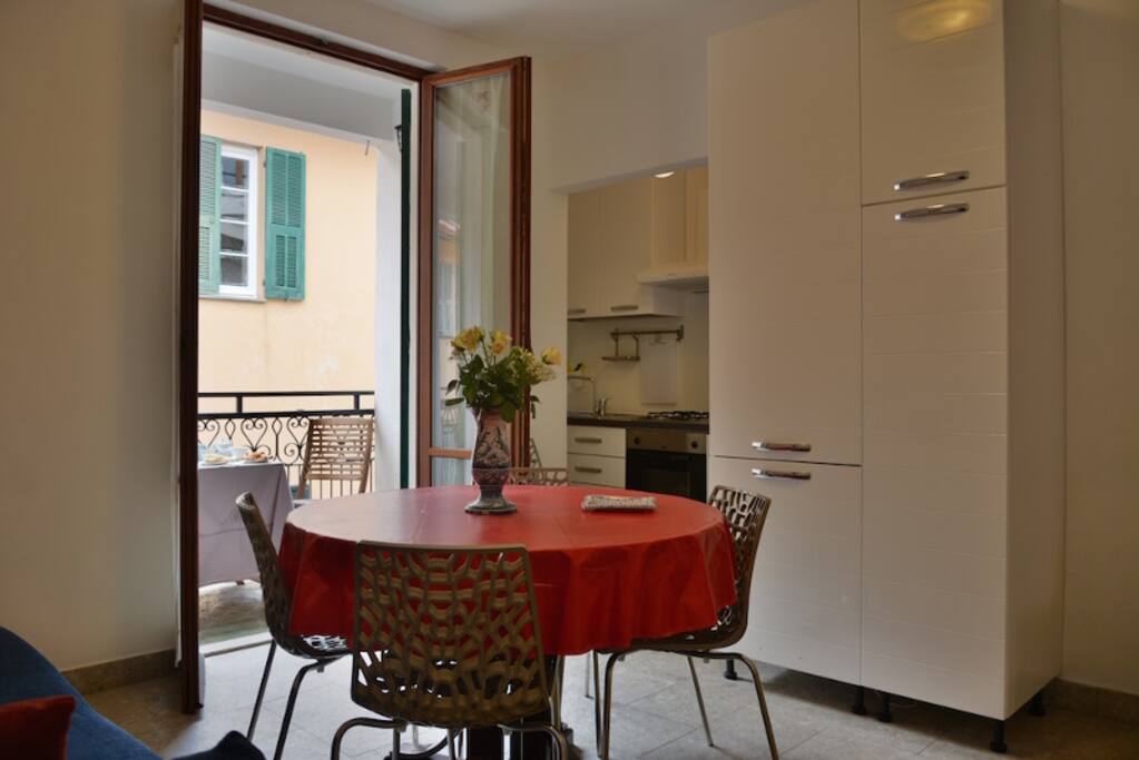 Soggiorno con Angolo Cucina