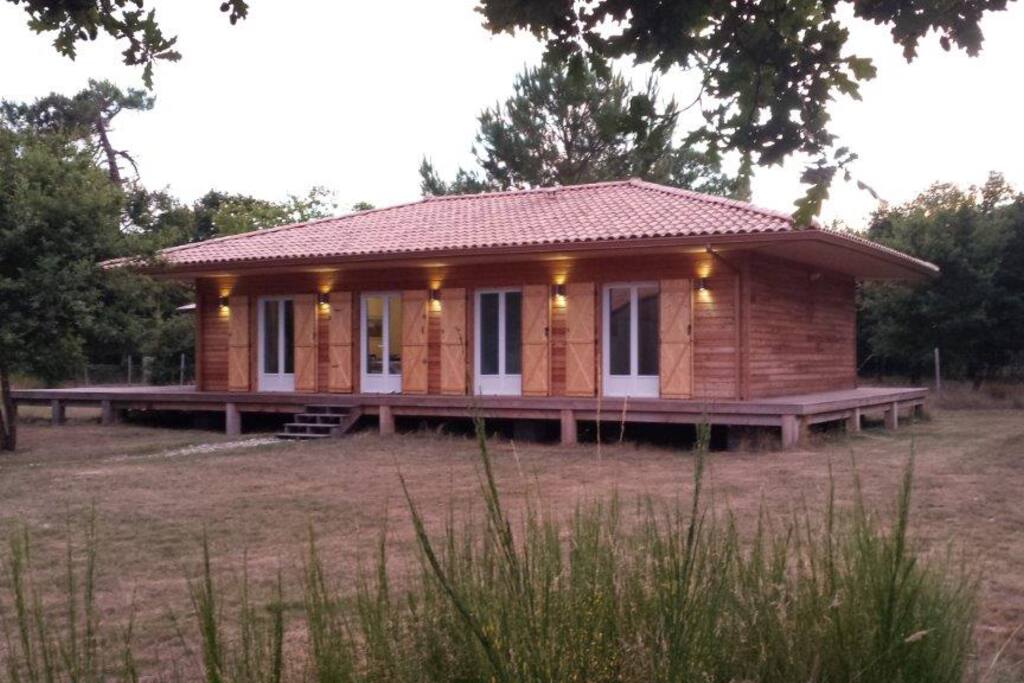 La maison vue du parc