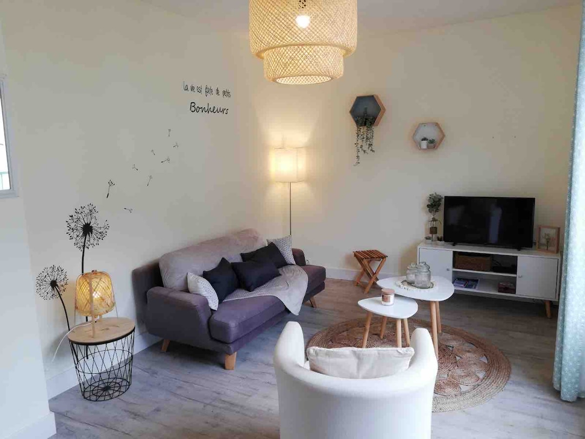 Top performing Airbnb: Spacious 40 m² apartment near port & viaduct in Morlaix