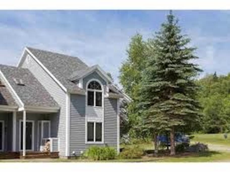 Your end unit townhome awaits you!