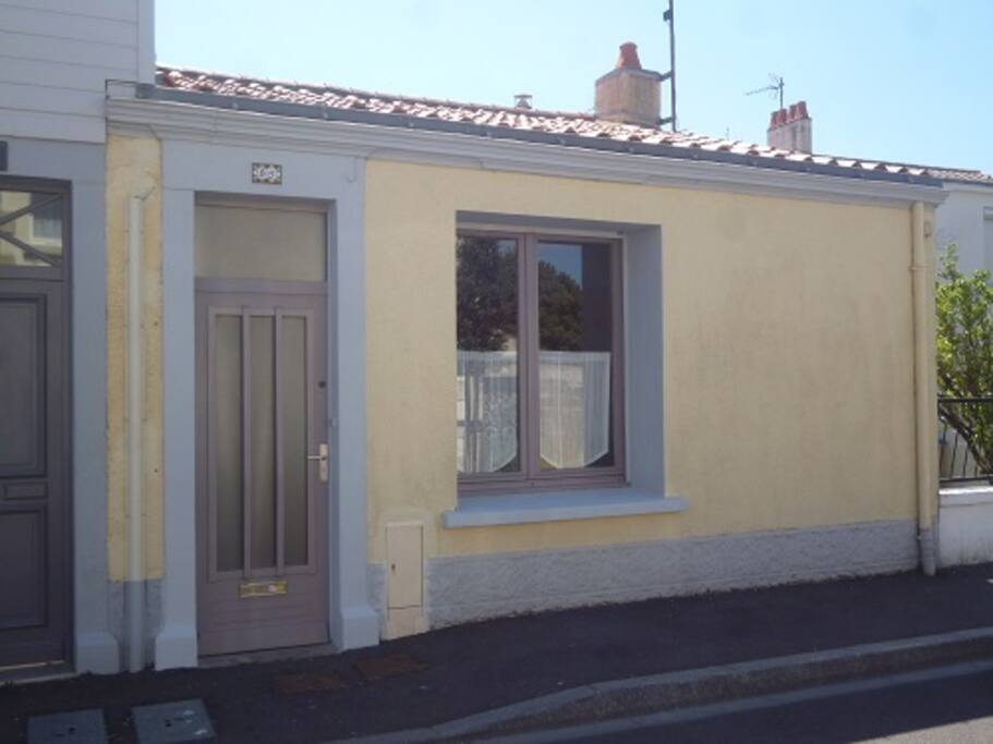 Voici notre maison, garez-vous juste devant !