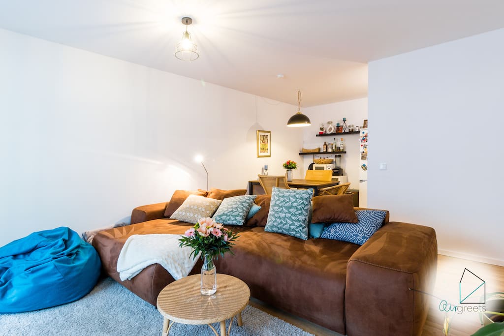 The bright & modern apartment offers the ideal getaway in the capital city.