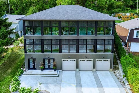 *NEW* Stunning Waterfront Mansion