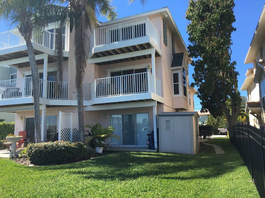 BEACHINN WATER VIEWS & DOCK Apt. A Houses for Rent in Indian Rocks