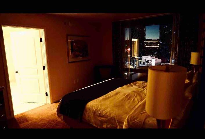 Luxury 6BR/6BA Penthouse Villa on Las Vegas Strip! gallery image 3