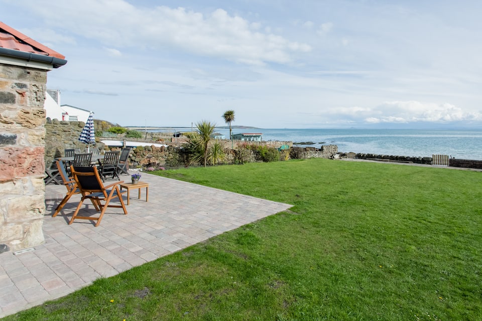 Weaver's Cottage on the Fife coast, Lower Largo, Fife, Scotland, United Kingdom, photo 1 of 10