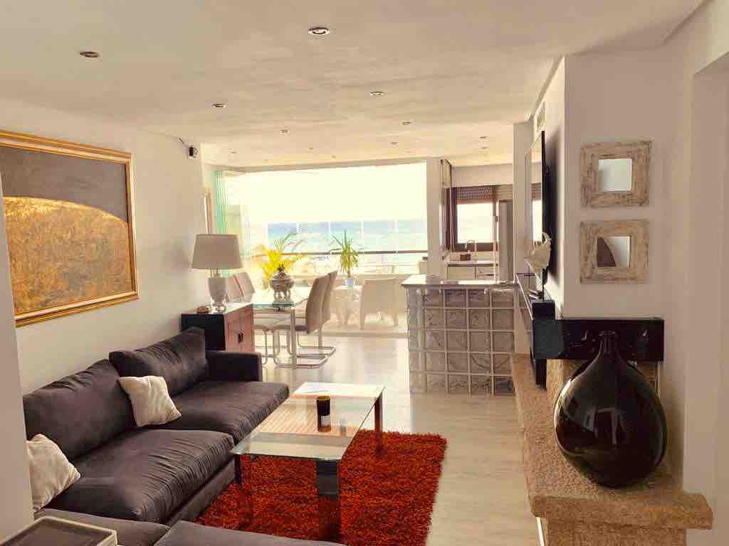 Anuncio de Airbnb popular: Lovely apartment in La Nogalera. Sea views en Torremolinos