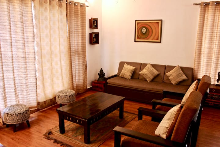 Pine Crest East宽敞、舒适、美观的设计，配有一张沙发和床，最多可容纳2人。 它有单独的套内卫生间