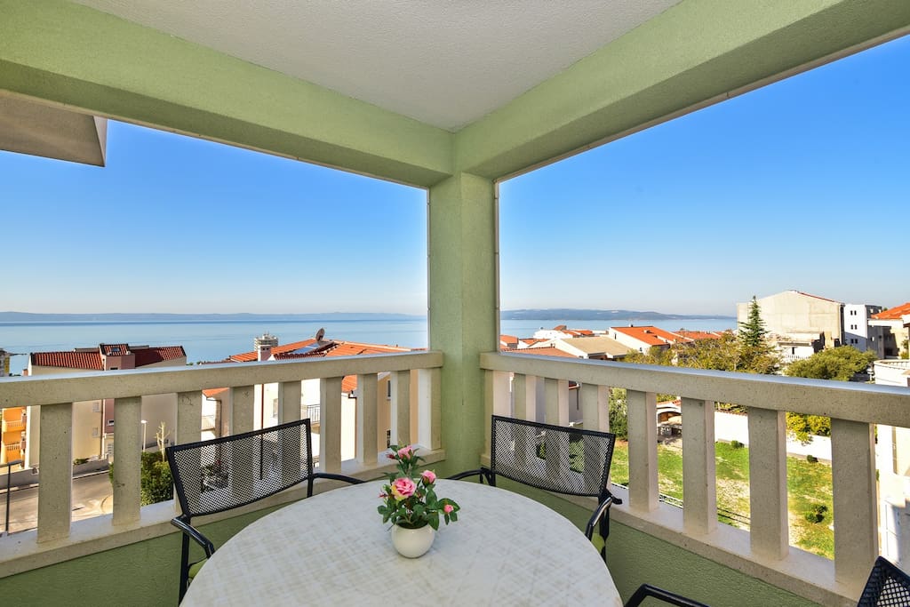 Beautiful views of the sea and the famous Dalmatian islands