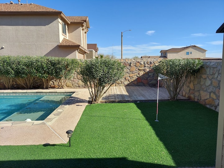 Cheerful 4 bedroom 2.5 bathroom home and pool. Houses for Rent in El