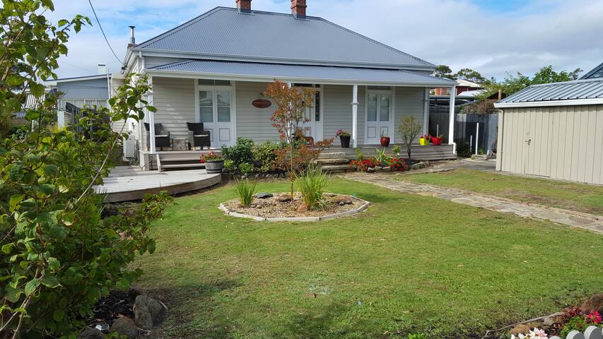 Windsor Cottage, Kingston Beach Tas gallery image 2