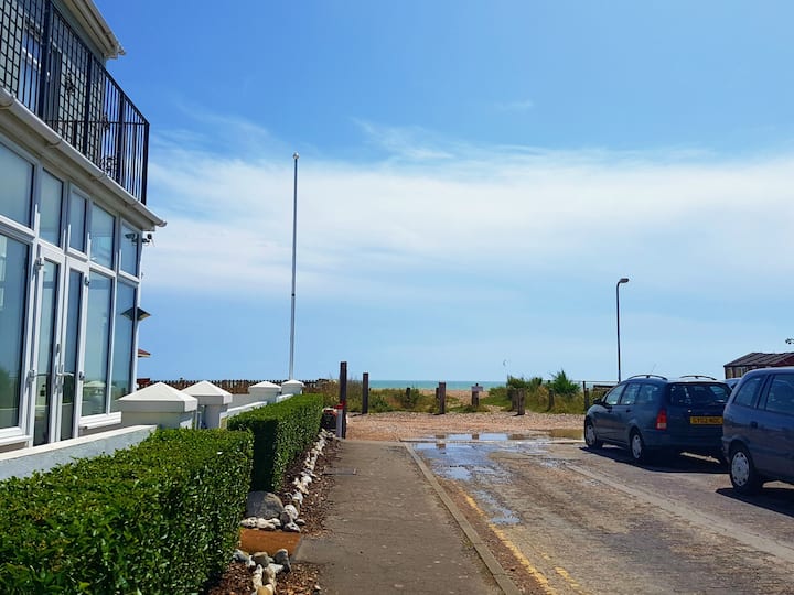 Pebble Place situated minutes from the beach! Apartments for Rent in Pevensey Bay, England