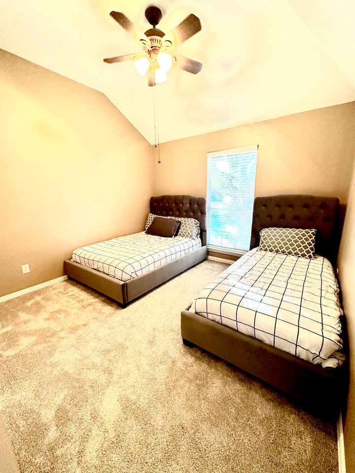 Kitanda 1 Kamili na Kitanda 1 cha Pacha