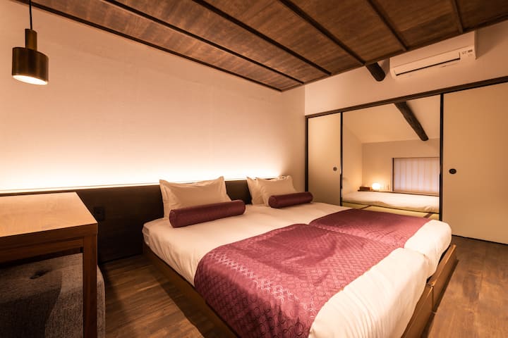 2F Spálňa B Max. 2 ppl
Spálňa B: izba v západnom štýle na 2. poschodí